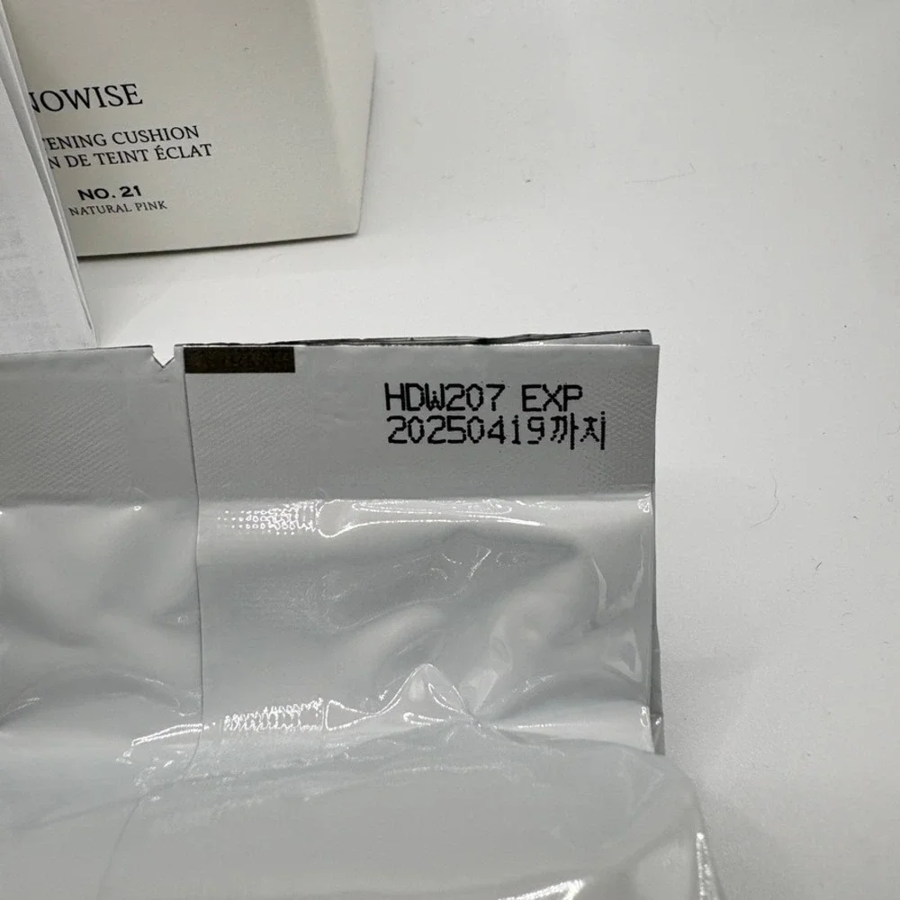 Sulwhasoo Snowise Brightening Cushion Duo No. 21 Natural Pink SPF 50+